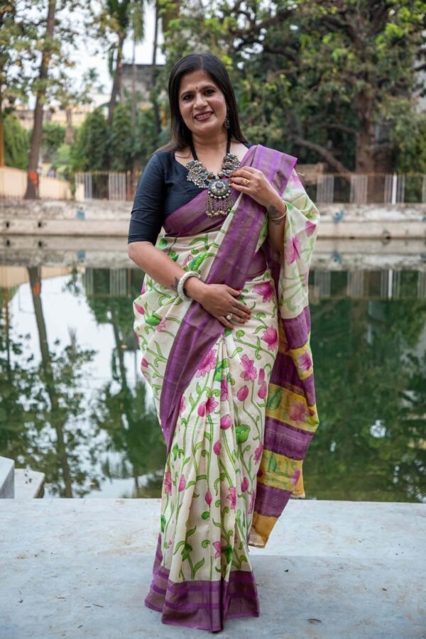 Handloom Tussar Silk Saree with Hand-Painted Pen Kalamkari Design - SAAJINDIA Handloom Tussar Silk Saree with Hand-Painted Pen Kalamkari Design