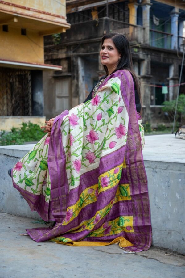 Handloom Tussar Silk Saree with Hand-Painted Pen Kalamkari Design - SAAJINDIA Handloom Tussar Silk Saree with Hand-Painted Pen Kalamkari Design